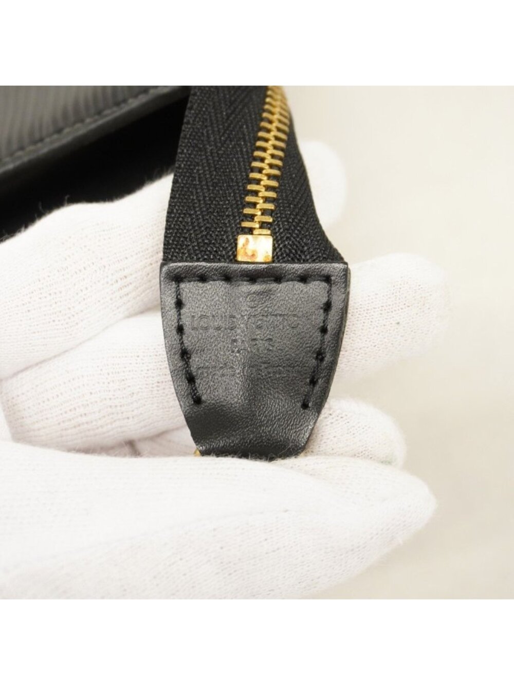 Louis Vuitton Pouch Epi Pochette Noir - Picture 5 of 7